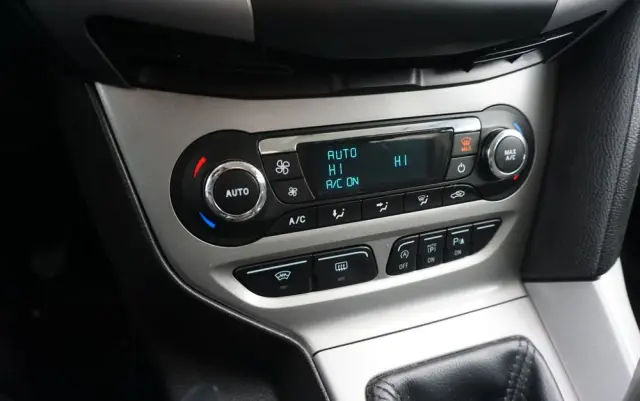 FORD Focus SW Ver-1-6-ecoboost-start--stopp--system-trend