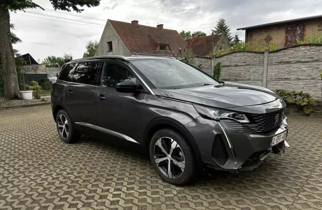 PEUGEOT 5008 