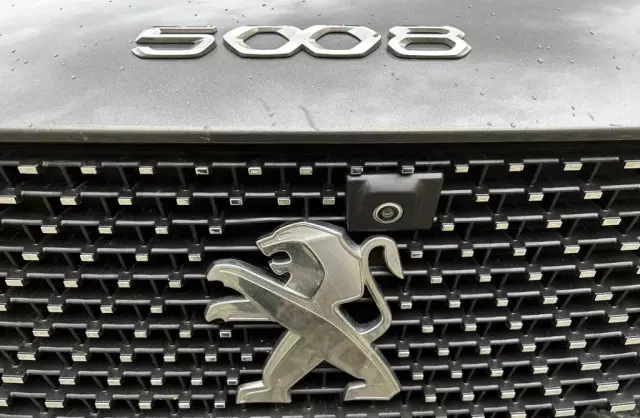 PEUGEOT 5008 