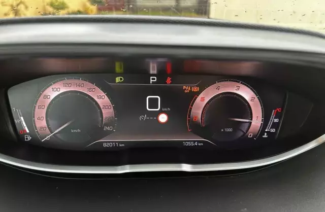 PEUGEOT 5008 