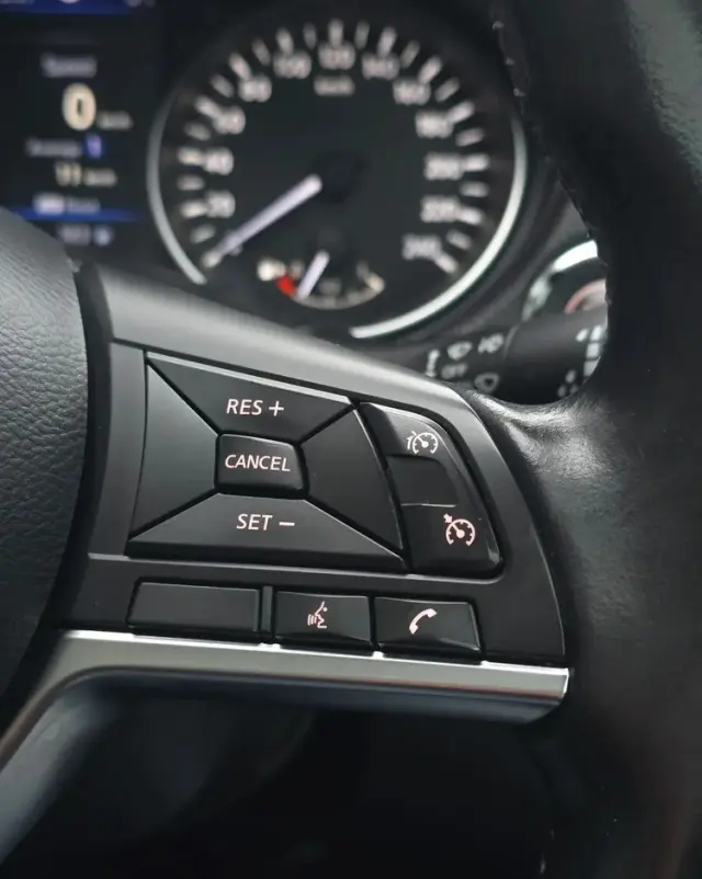 NISSAN Qashqai 1.3 DIG-T Tekna