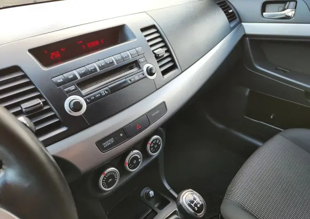 MITSUBISHI Lancer 1.8 Intense