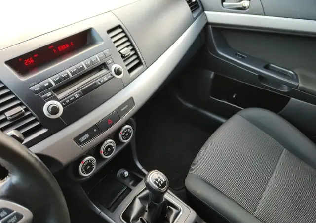 MITSUBISHI Lancer 1.8 Intense