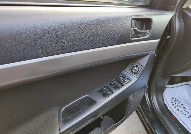 MITSUBISHI Lancer 1.8 Intense