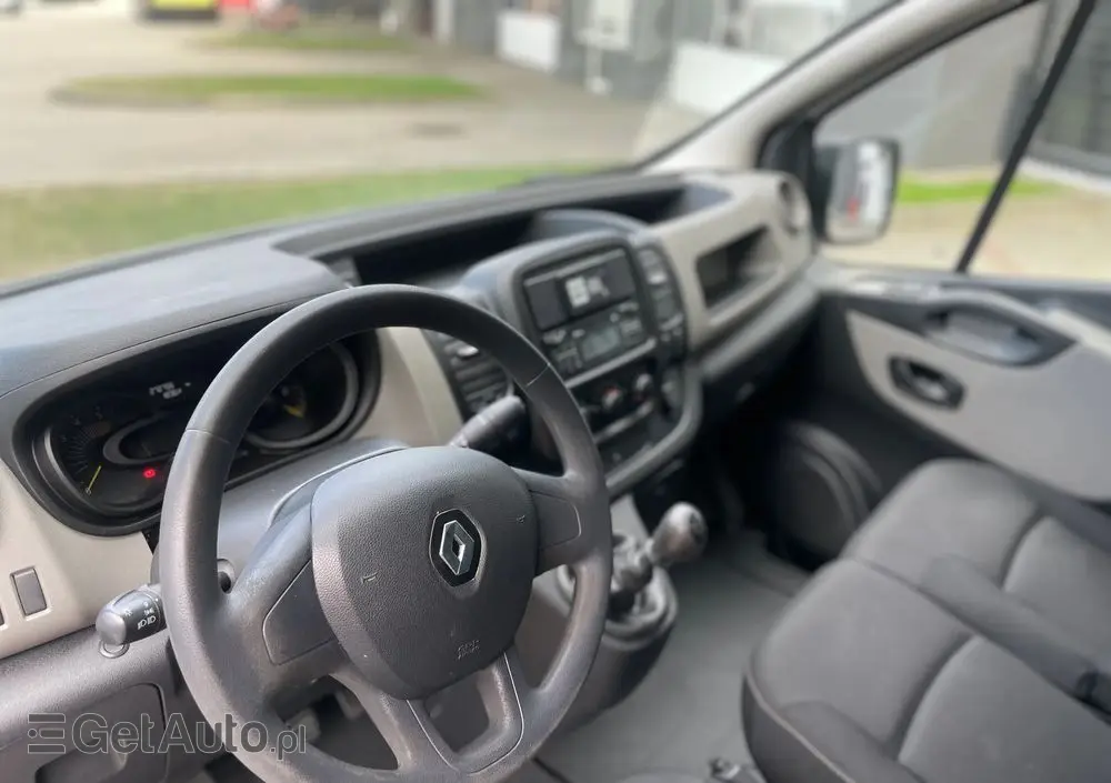 RENAULT Trafic 