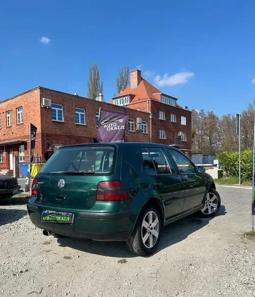 VOLKSWAGEN Golf 