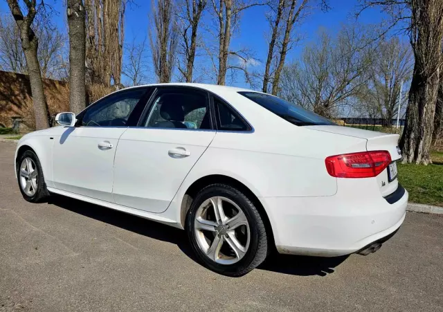 AUDI A4 2.0 TDI Quattro Line
