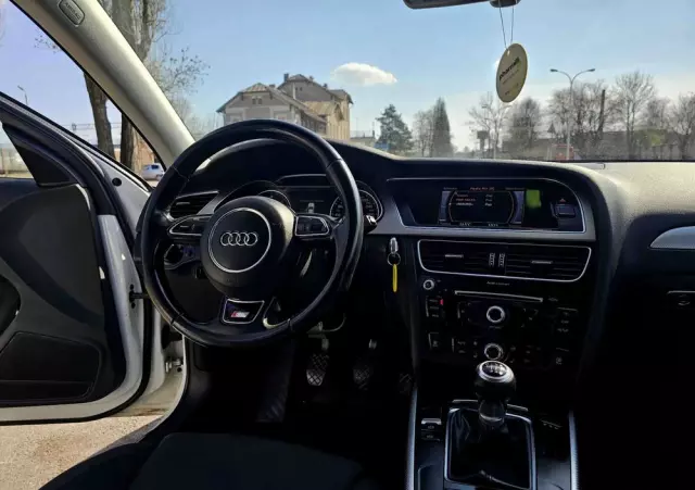 AUDI A4 2.0 TDI Quattro Line