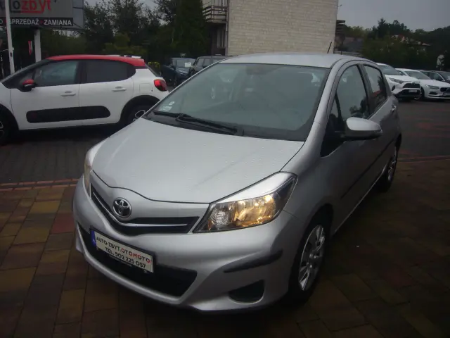 TOYOTA Yaris 