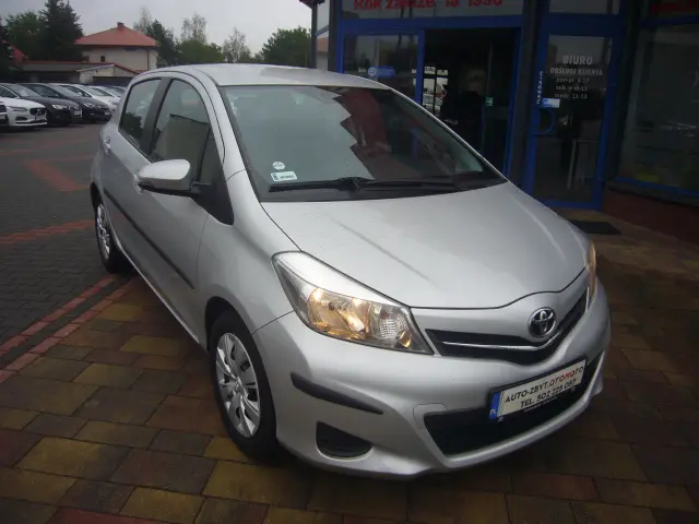 TOYOTA Yaris 