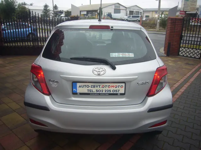 TOYOTA Yaris 