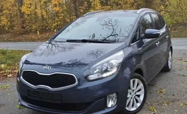 KIA Carens 