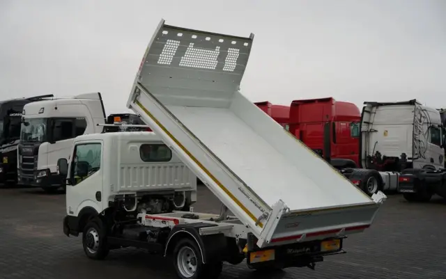 NISSAN CABSTAR  NT 400 / WYWROTKA TYLNOZSYPOWA / BLIŹNIAK / MANUAL / SPROWADZONY 