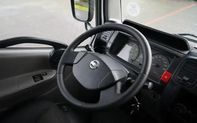 NISSAN CABSTAR  NT 400 / WYWROTKA TYLNOZSYPOWA / BLIŹNIAK / MANUAL / SPROWADZONY 