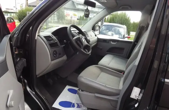 VOLKSWAGEN TRANSPORTER 