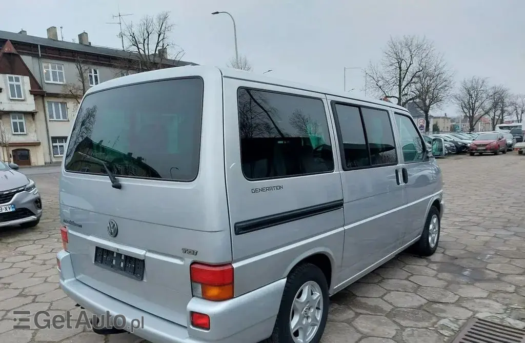 VOLKSWAGEN Multivan 