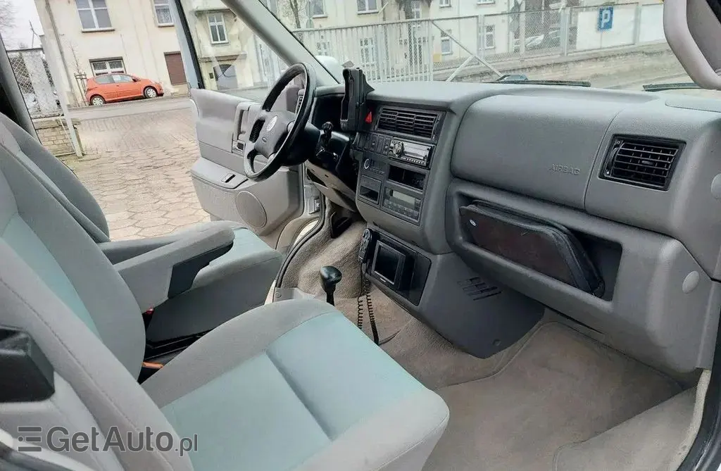 VOLKSWAGEN Multivan 