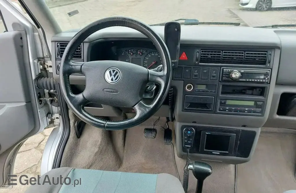 VOLKSWAGEN Multivan 