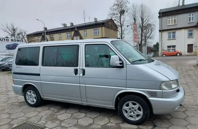 VOLKSWAGEN Multivan 