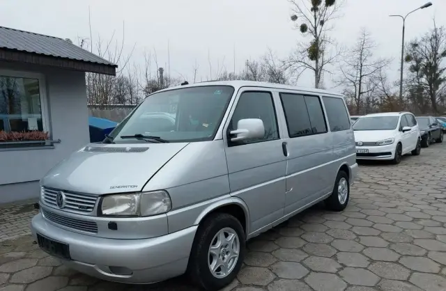 VOLKSWAGEN Multivan 