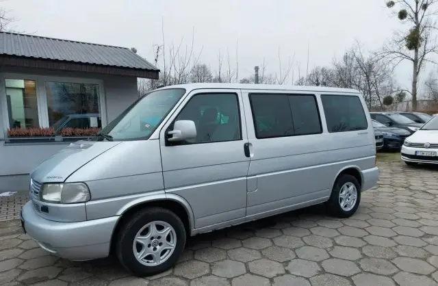 VOLKSWAGEN Multivan 