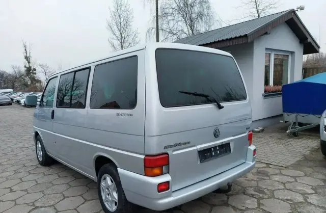 VOLKSWAGEN Multivan 