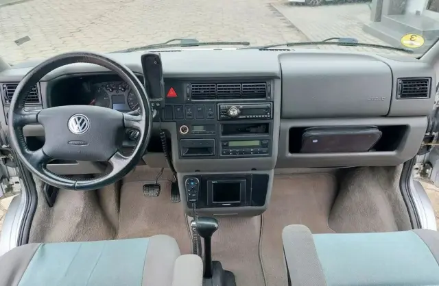 VOLKSWAGEN Multivan 