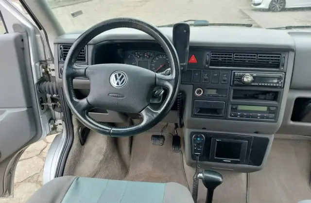 VOLKSWAGEN Multivan 