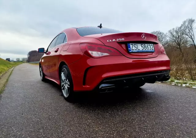 MERCEDES-BENZ CLA 250 4-Matic