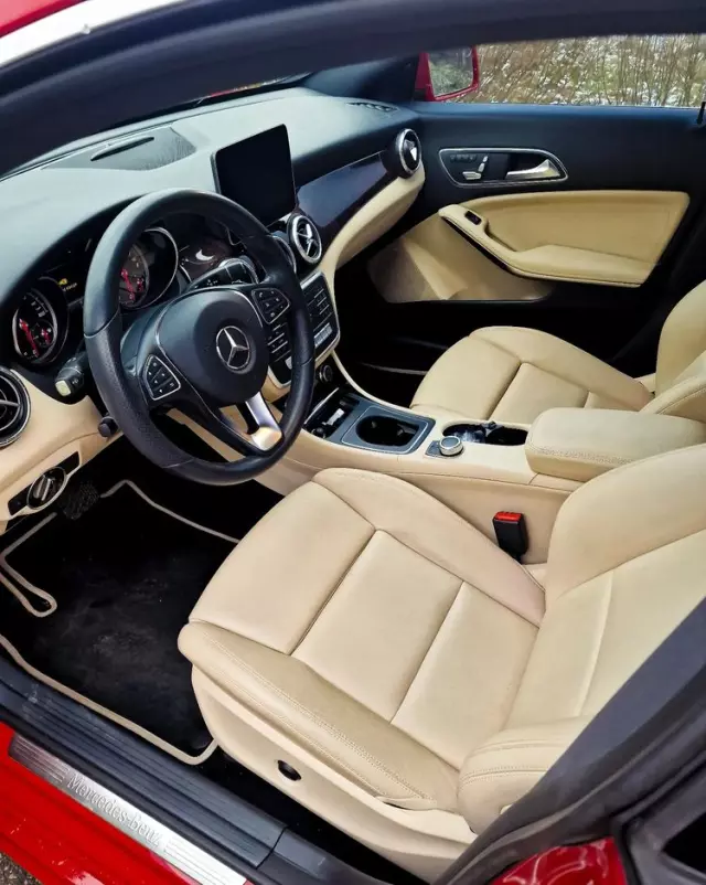 MERCEDES-BENZ CLA 250 4-Matic