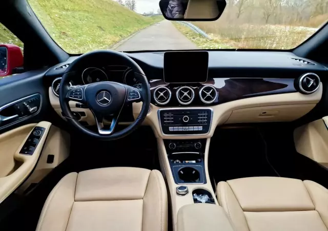 MERCEDES-BENZ CLA 250 4-Matic