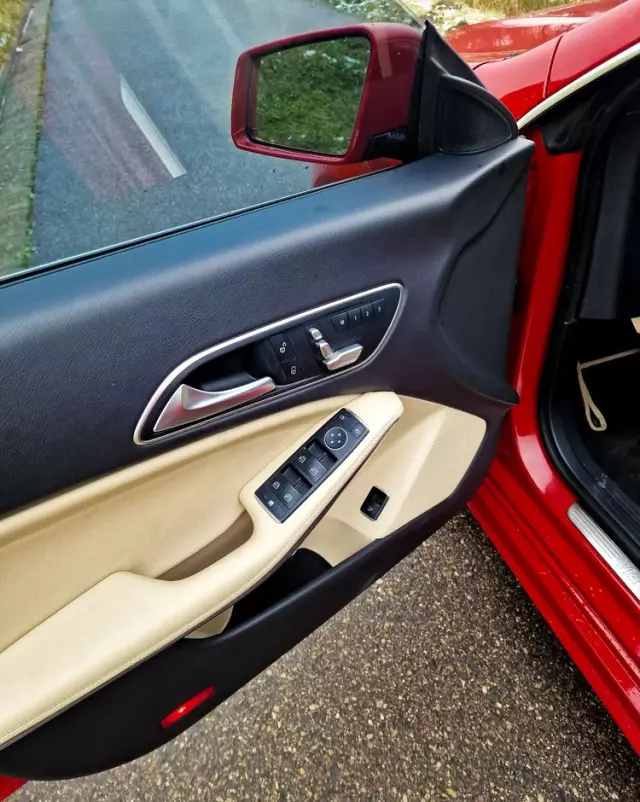 MERCEDES-BENZ CLA 250 4-Matic