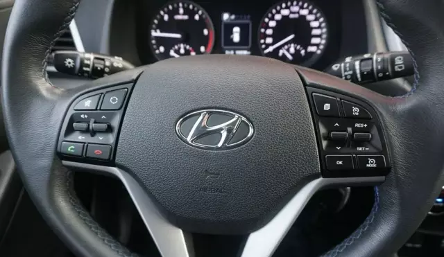 HYUNDAI Tucson 