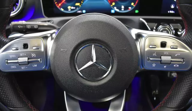 MERCEDES-BENZ CLA 200 Shooting Brake AMG Line