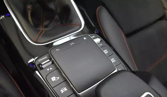 MERCEDES-BENZ CLA 200 Shooting Brake AMG Line