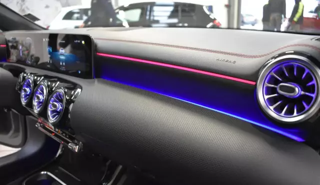 MERCEDES-BENZ CLA 200 Shooting Brake AMG Line