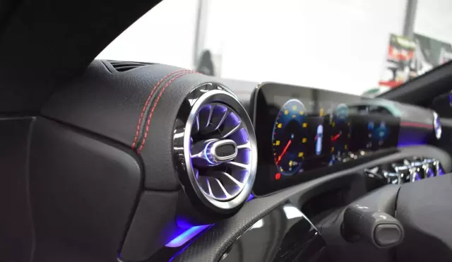 MERCEDES-BENZ CLA 200 Shooting Brake AMG Line