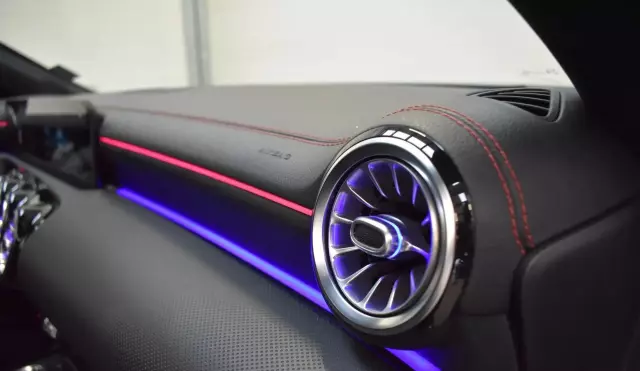 MERCEDES-BENZ CLA 200 Shooting Brake AMG Line