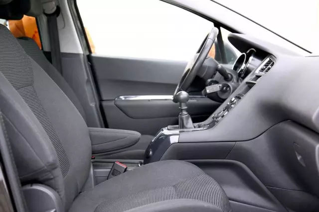 PEUGEOT 5008 1.6 BlueHDi Style 7os