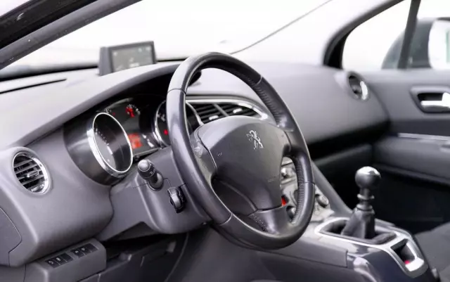 PEUGEOT 5008 1.6 BlueHDi Style 7os