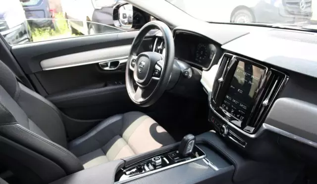 VOLVO V90 Cross Country 