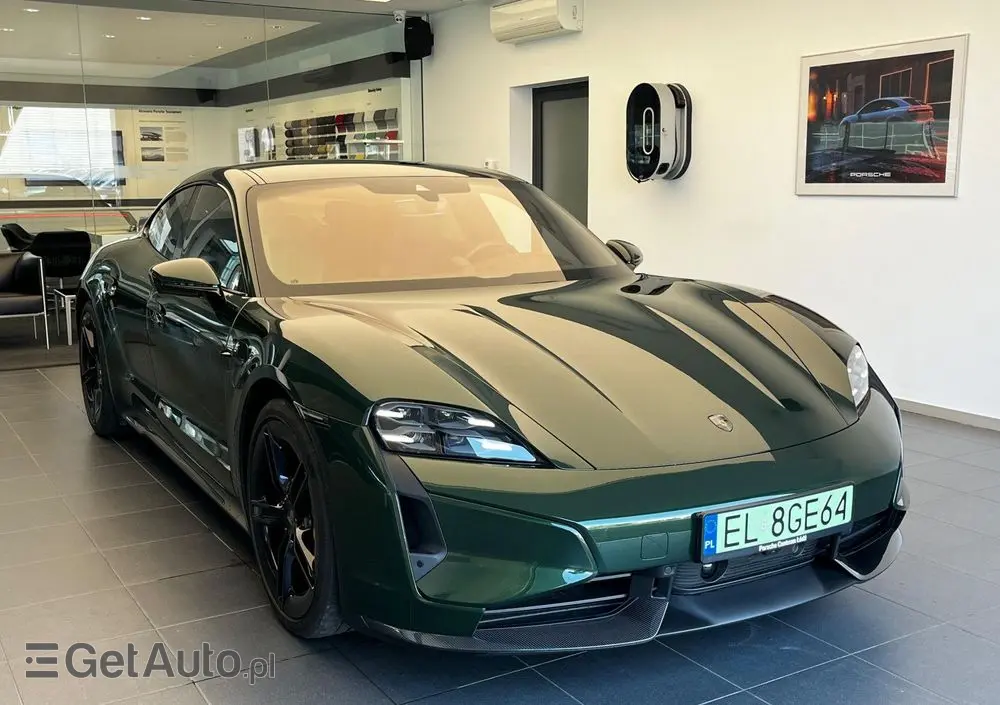 PORSCHE Taycan 