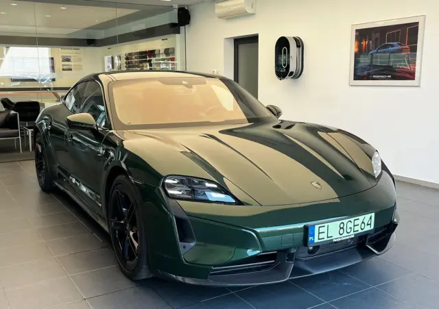 PORSCHE Taycan 