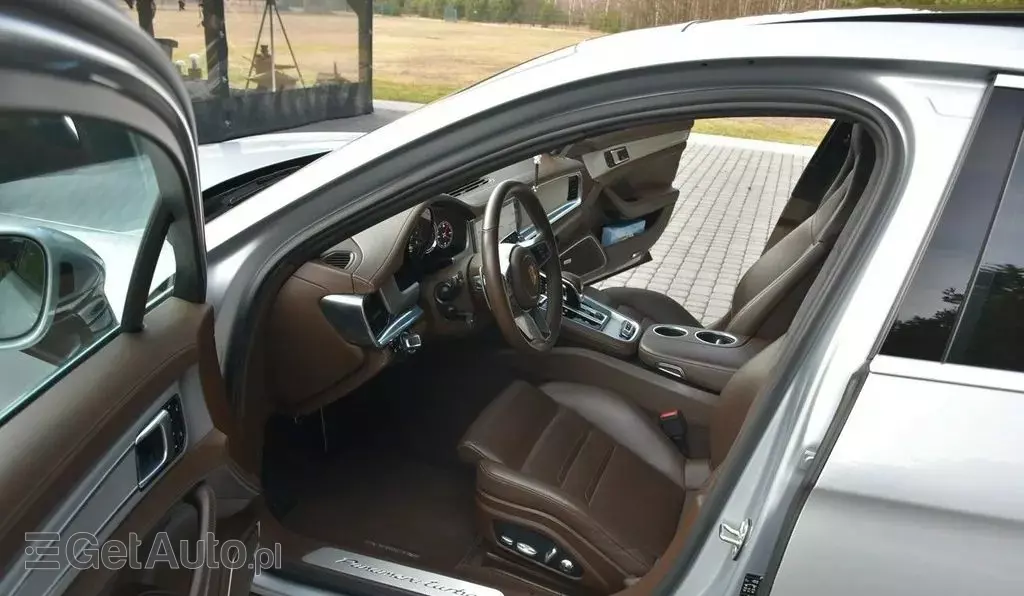 PORSCHE Panamera 