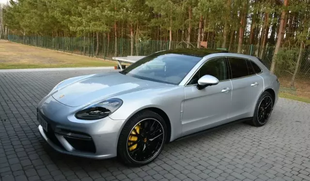 PORSCHE Panamera 