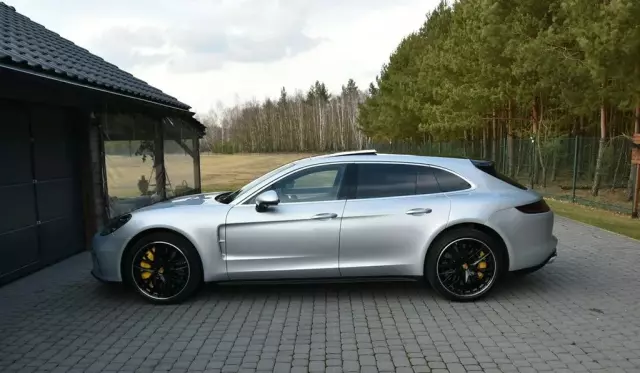 PORSCHE Panamera 