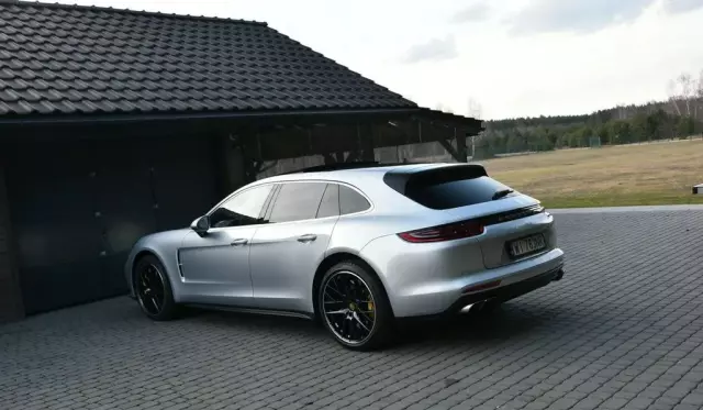 PORSCHE Panamera 