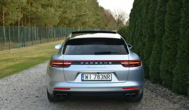 PORSCHE Panamera 