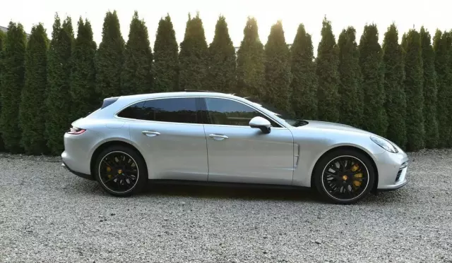 PORSCHE Panamera 