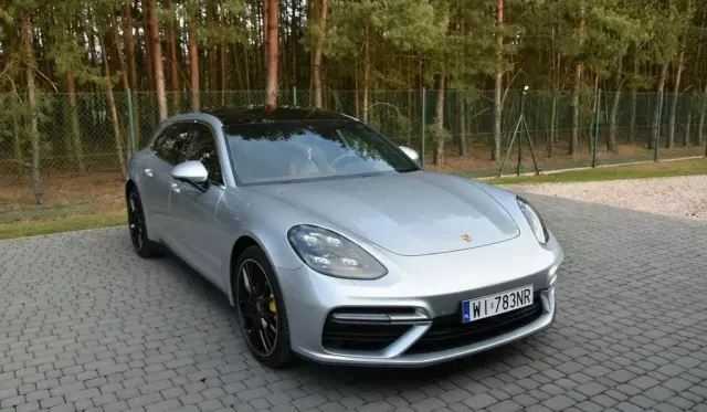 PORSCHE Panamera 